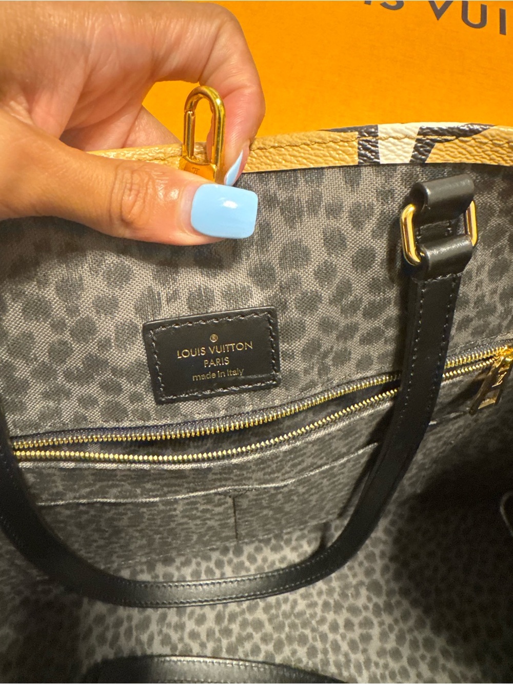 Louis Vuitton Wild At Heart OnTheGo GM Beige - Like New Full Set) - Picture 8 of 10